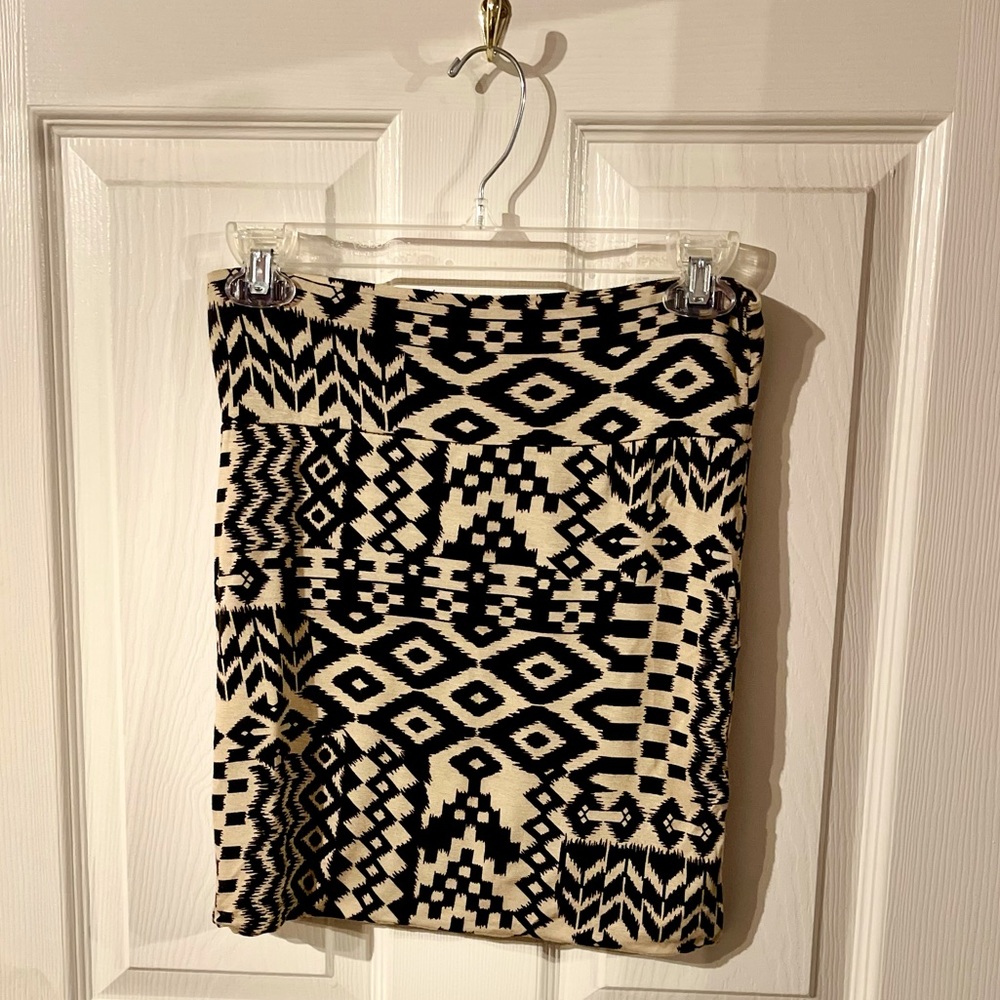 🛍2/$25🛍~ Stretchy Mini Aztec Skirt